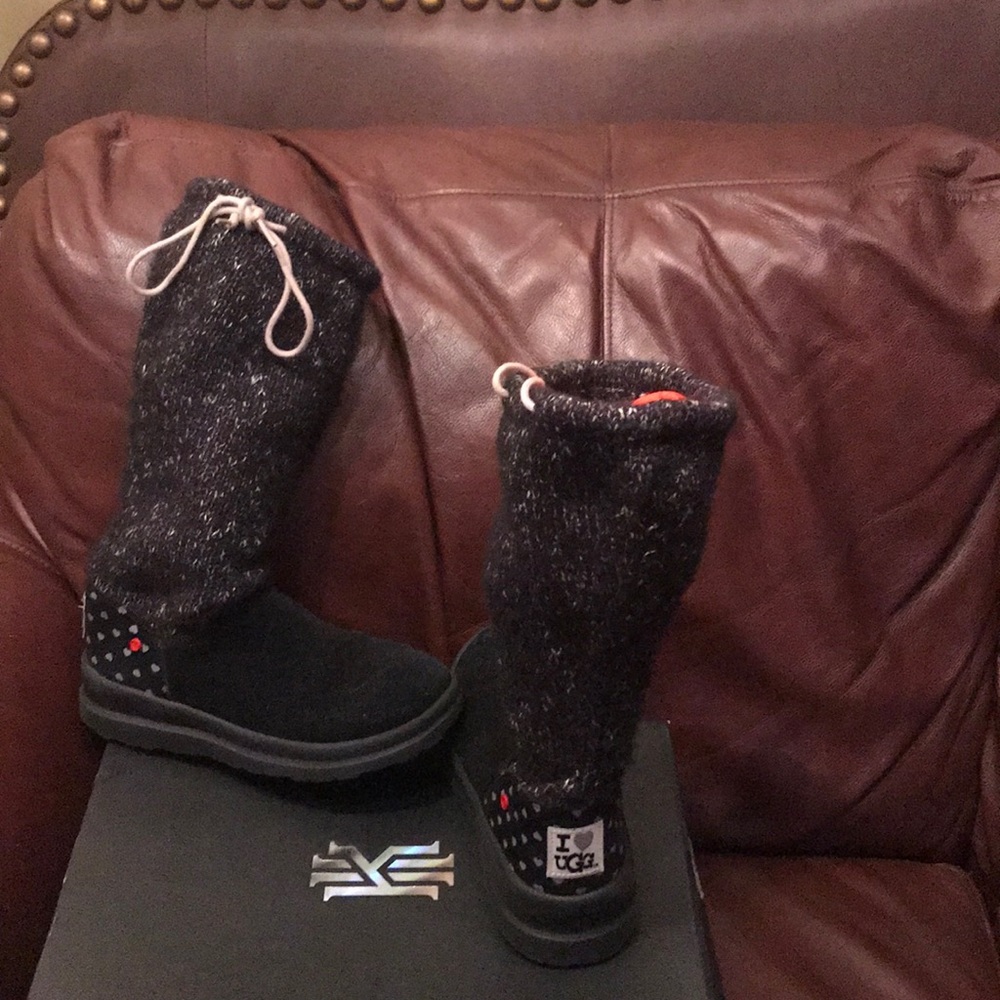 UGG  young ladies black boots